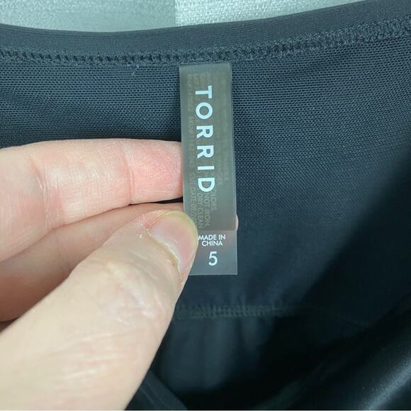 Torrid Black Soft Cup Wireless V Neck Tankini Top Sz.5 - Picture 9 of 16